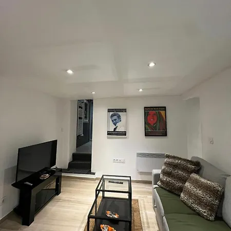 F2 4 Pers - Centre - Vue Toits & Montagnes Apartmán *